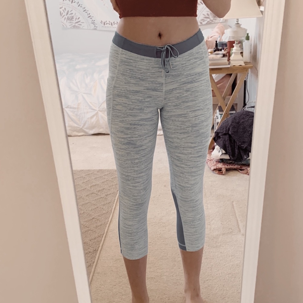 size 6 3/4 crop lululemon leggings